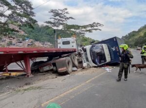 Un Tractocami N Se Qued Sin Frenos Y Ocasion Accidente M Ltiple